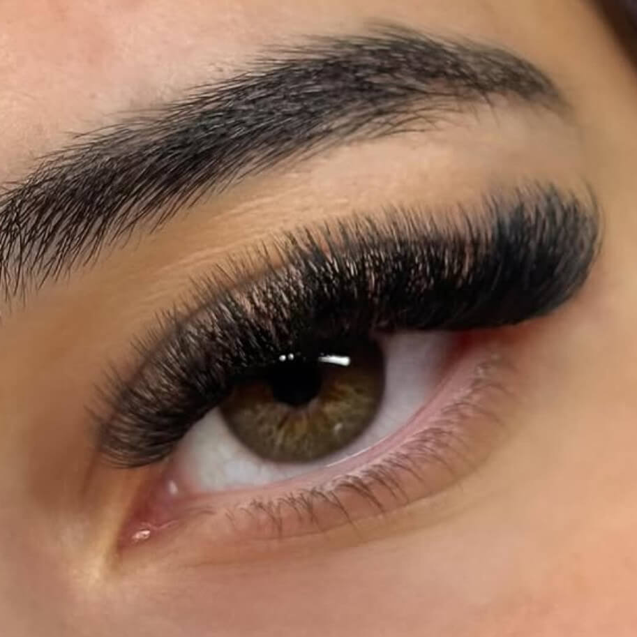 image illustrant la formation de perfectionnement d'extension de cils 